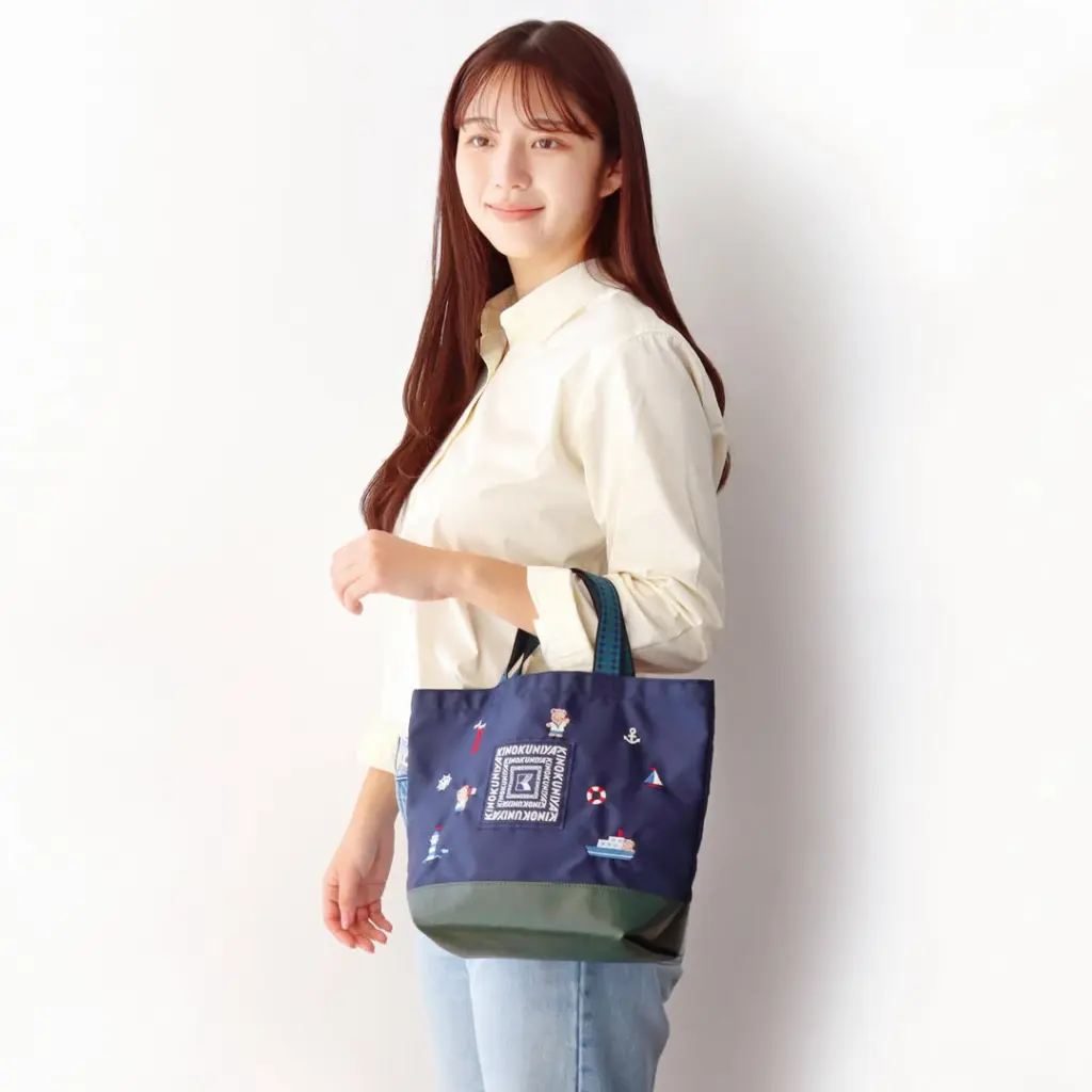 【ファミリア】新品 ブック入れ デニムバッグ ネイビー 手刺繍 トートバッグ