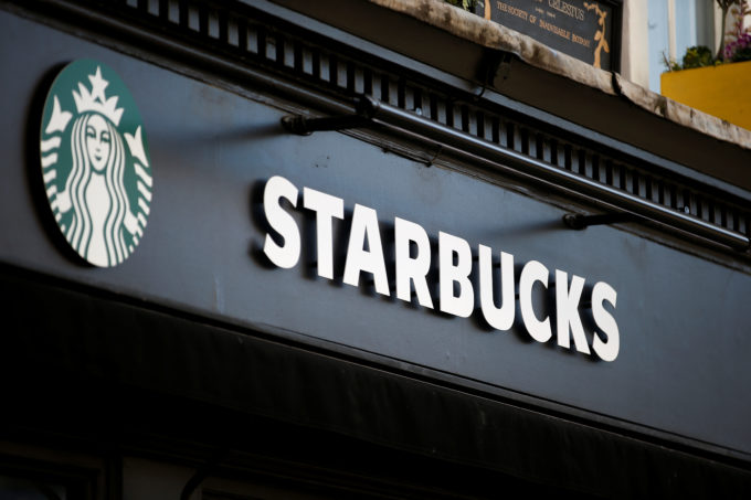 スタバはなぜ人気?魅力の秘密を探る